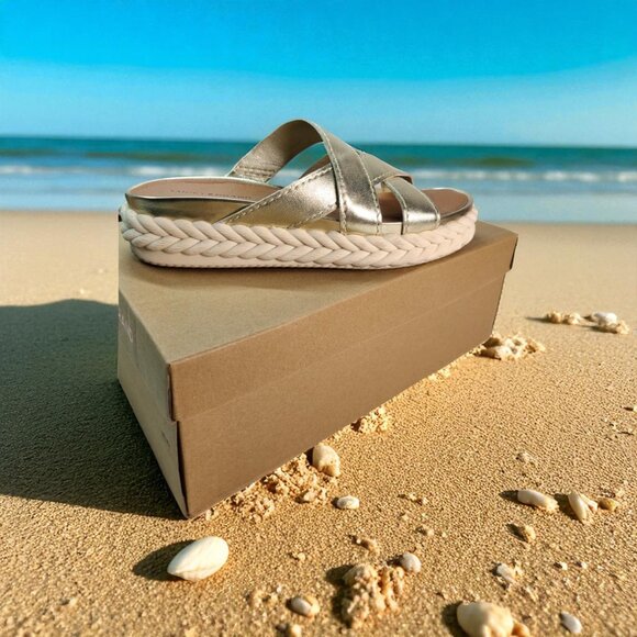 Lucky Brand Gold sandal slip on 7.5 - Picture 2 of 5